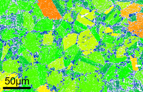 Mikrostruktur eines Zustands der gerade rekristallisiert (Körner in blau). Dies passiert ohne eine vorhergehende Umformung, welche normalerweise notwendig ist. Bild: MCL